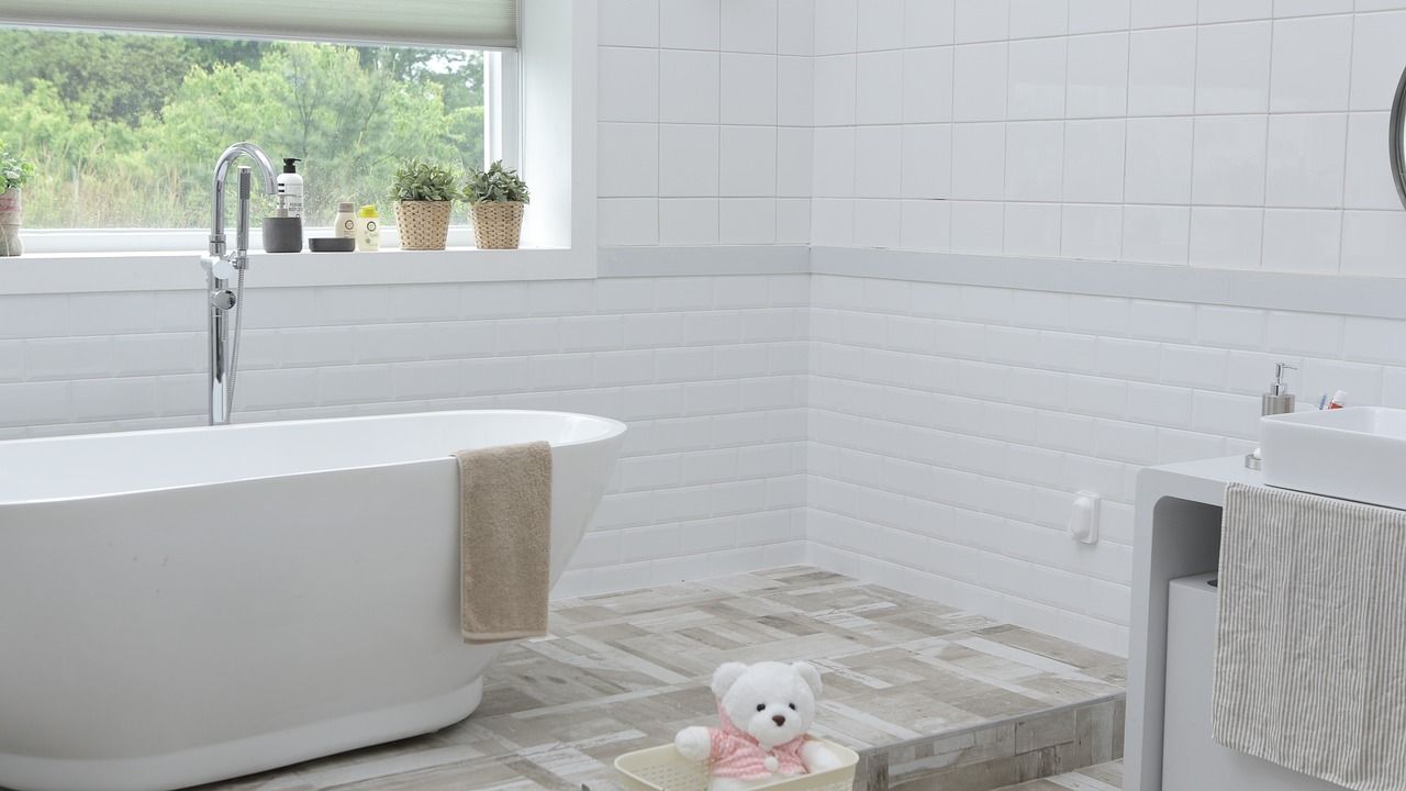 Nowoczesne rozwiązania dla łazienek - kabiny prysznicowe, wanny czy może brodziki?