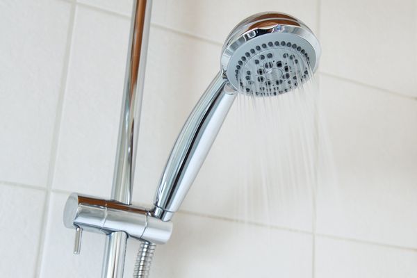 Brodziki pod prysznic - jak zintegrować je z resztą wyposażenia łazienkowego?