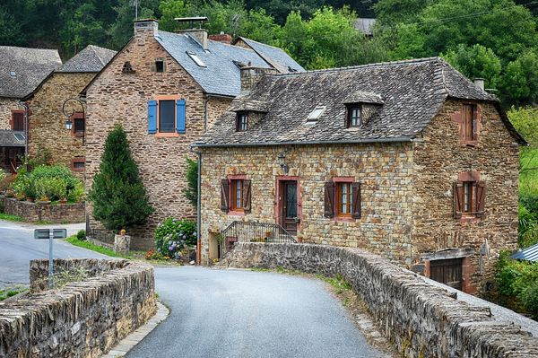 Świeżość i elegancja: Odkryj styl francuskiego wiejskiego domu